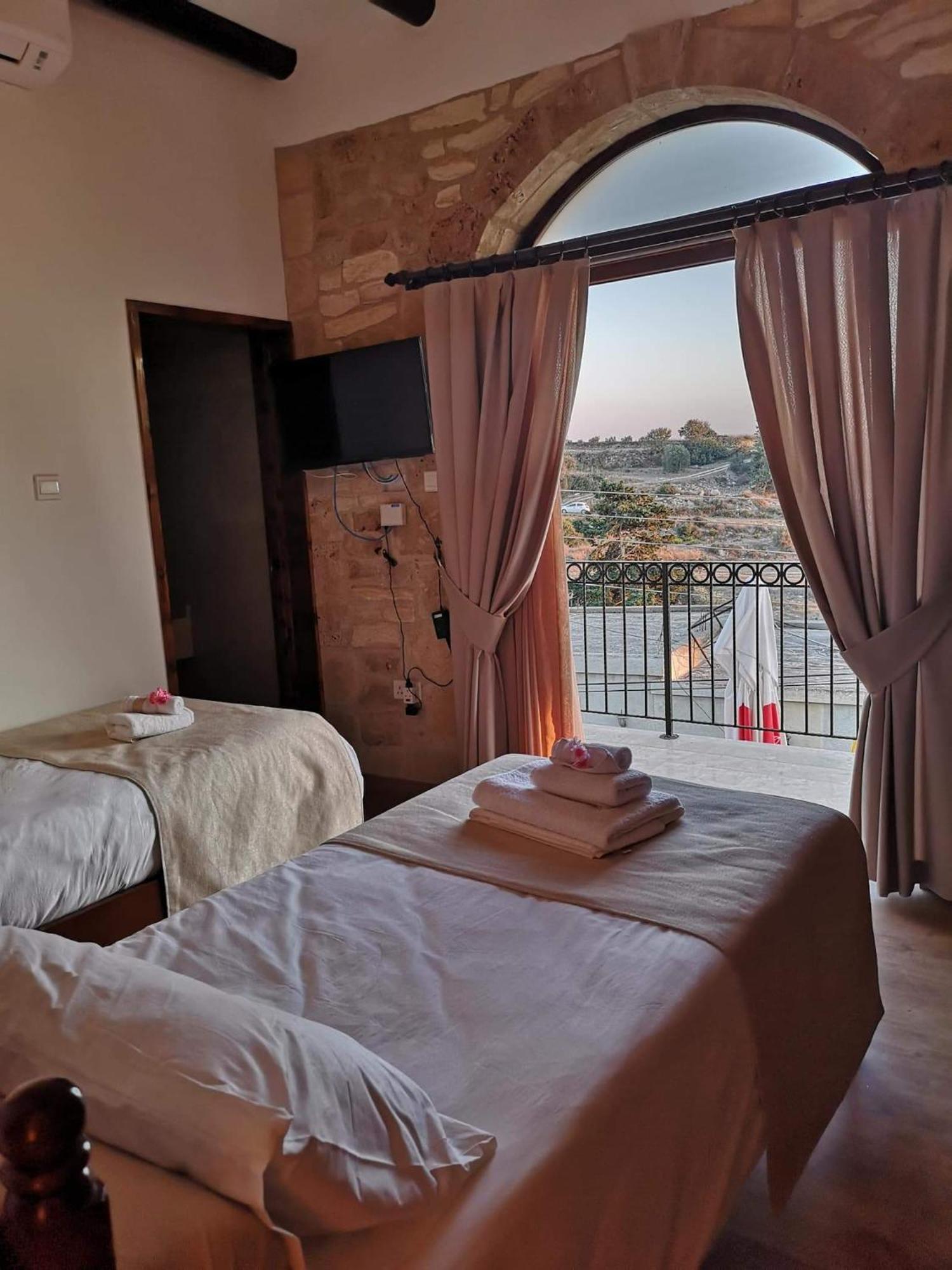 Hanna Koumi Boutique Hotel Kormakiti Habitación foto